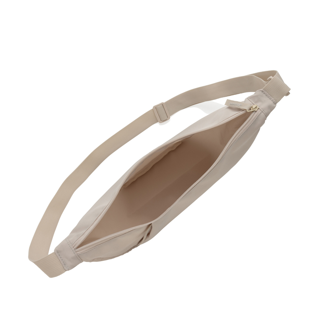 Crescent XL AWARE™ RPET halve maan sling bag