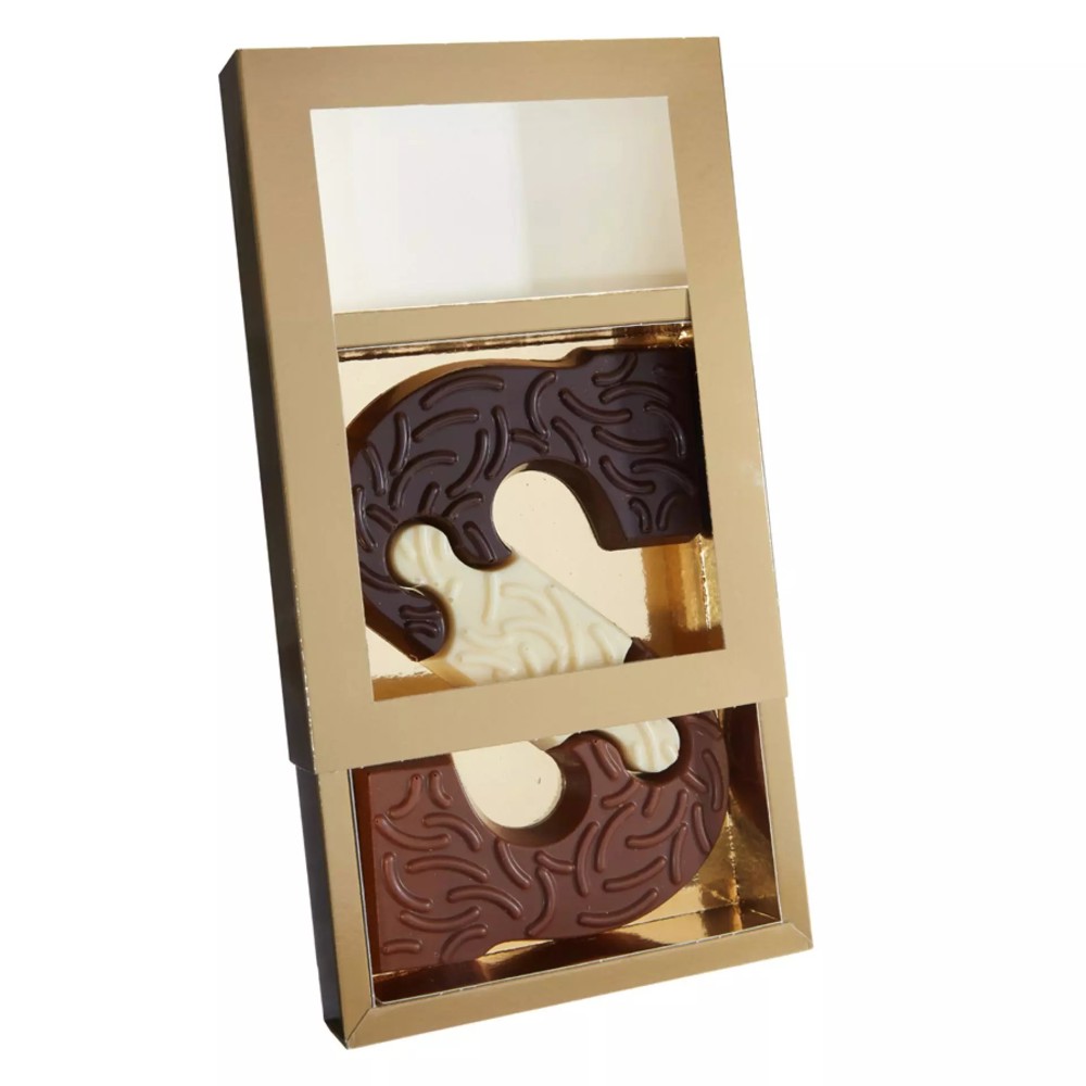 Puzzel letter met wit chocolade plaatje op de letter
