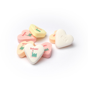 Blokzakje met Topcard met 50 gram Bedrukte vruchtenhartjes 22mm